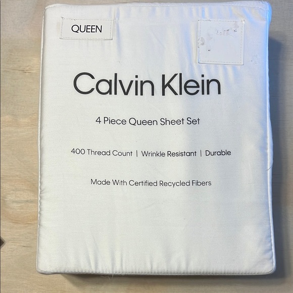 Calvin Klein Other - NWT Calvin Klein four piece queen sheet set 403 count